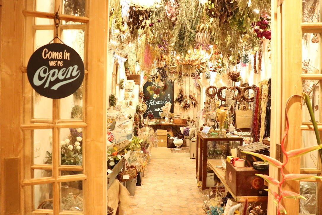 きれい を生み出す特別な時間を 花々に囲まれた心地よい美容室 Marichi Flowers Thegreen